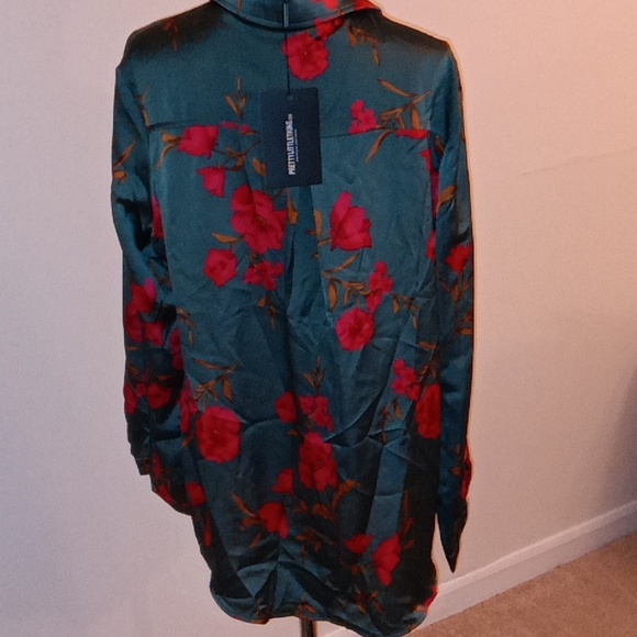 NWT Pretty Little Thing Size 8 Floral Oversized Button Down Blouse - Picture 4 of 4